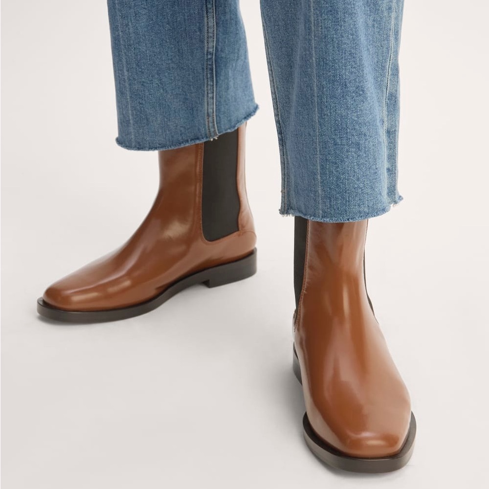 Everlane Chelsea boot in rum NIB
